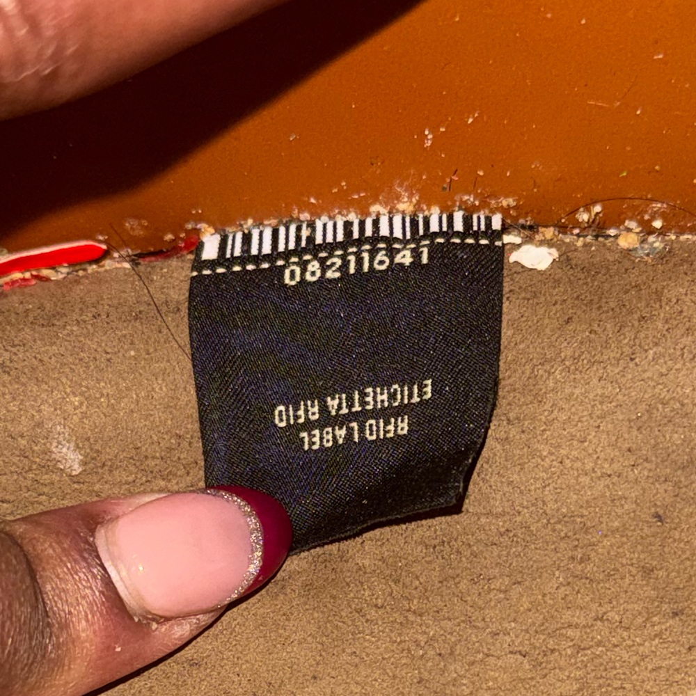 Large Fendi sunshine tote with custom Fendi strap!! Great condition! - Picture 6 of 7